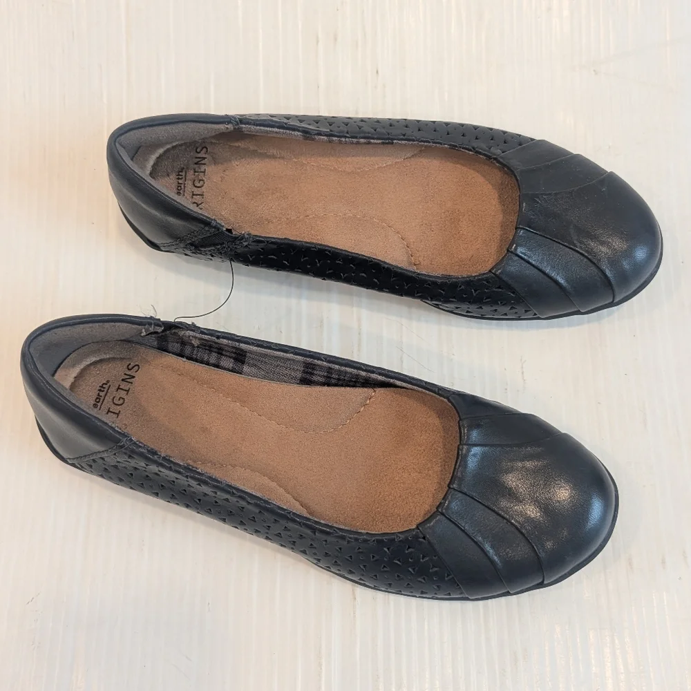 EARTH Fiona Navy Blue Leather Women's Flats Size 7 Narrow